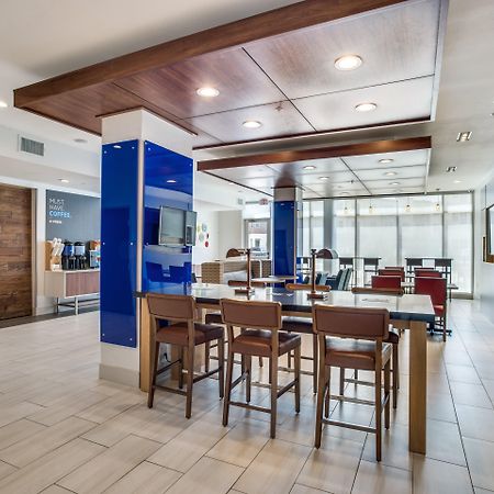 Hilton Garden Inn Denton Exterior photo