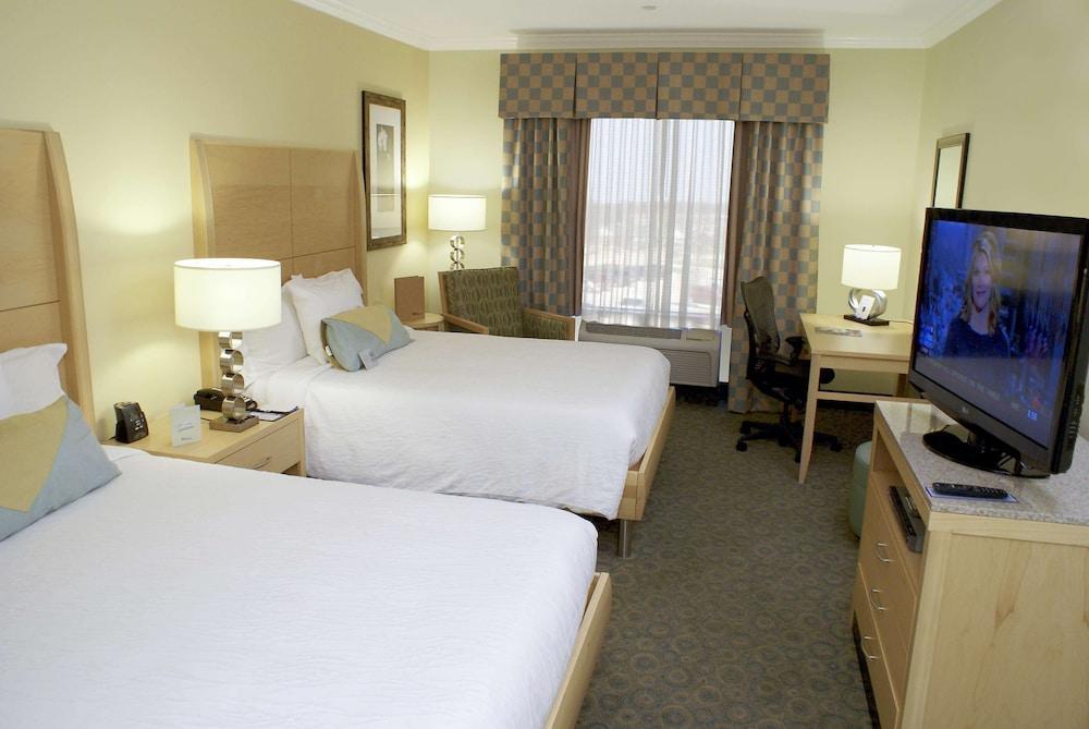 Hilton Garden Inn Denton Exterior photo