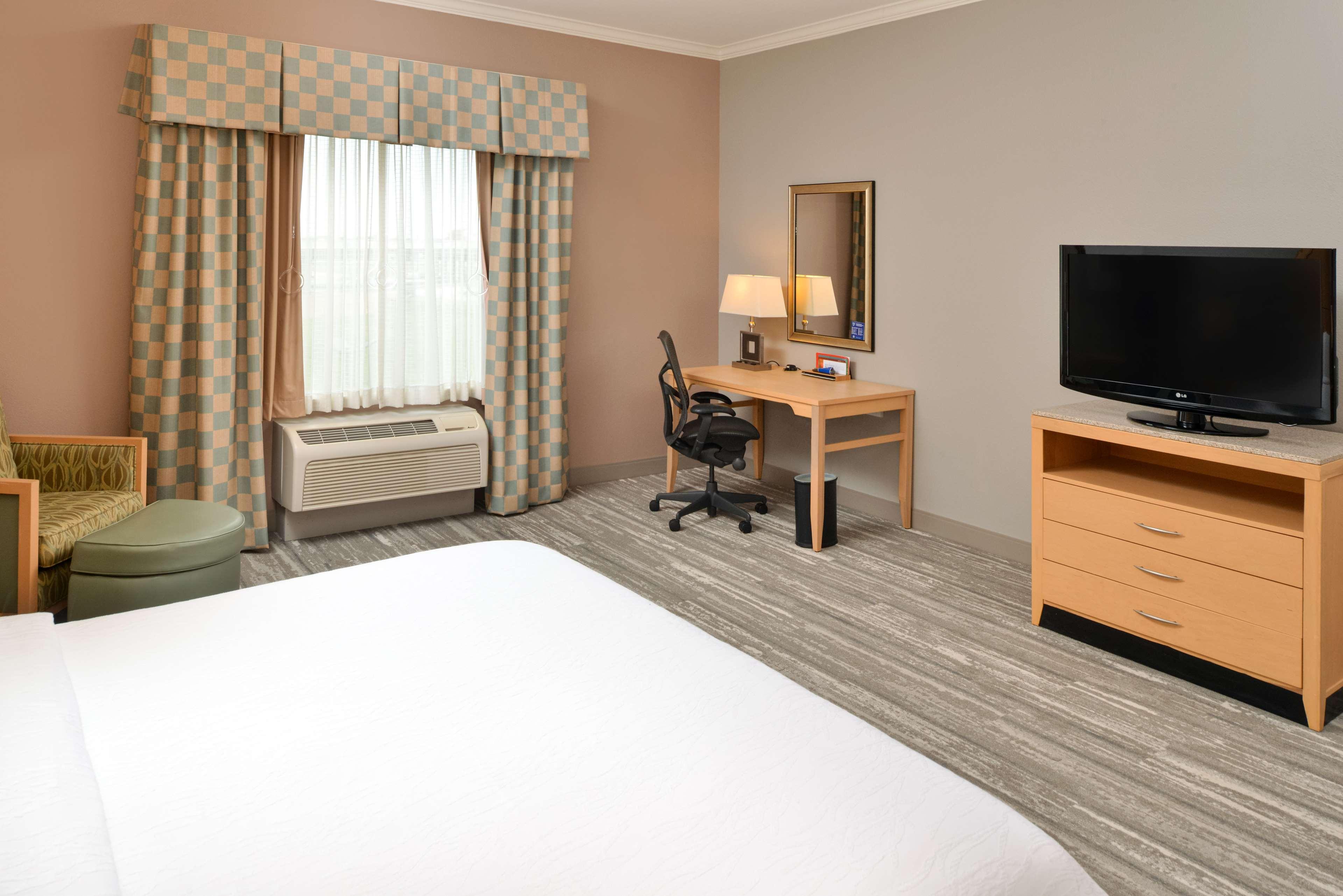 Hilton Garden Inn Denton Exterior photo