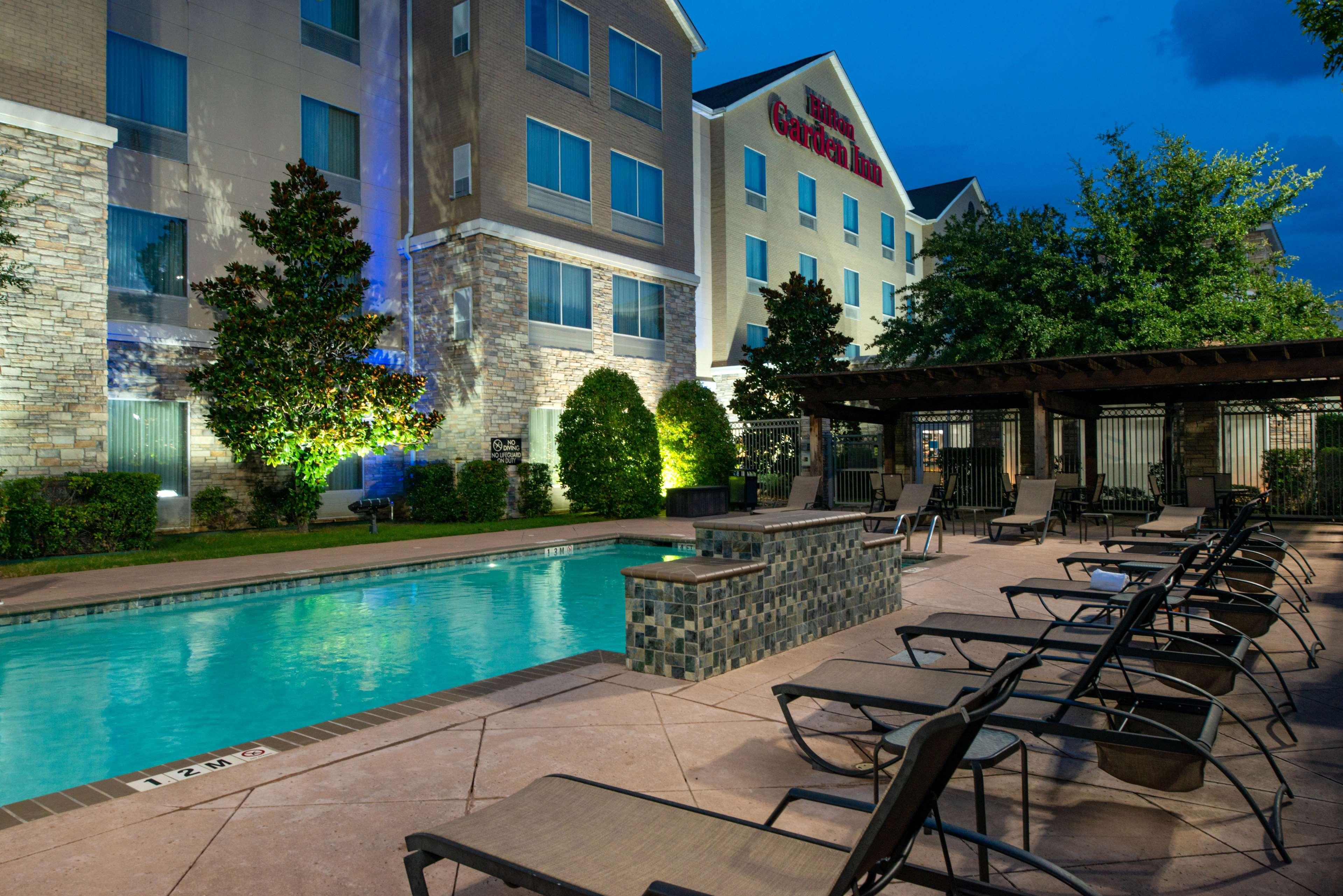 Hilton Garden Inn Denton Exterior photo
