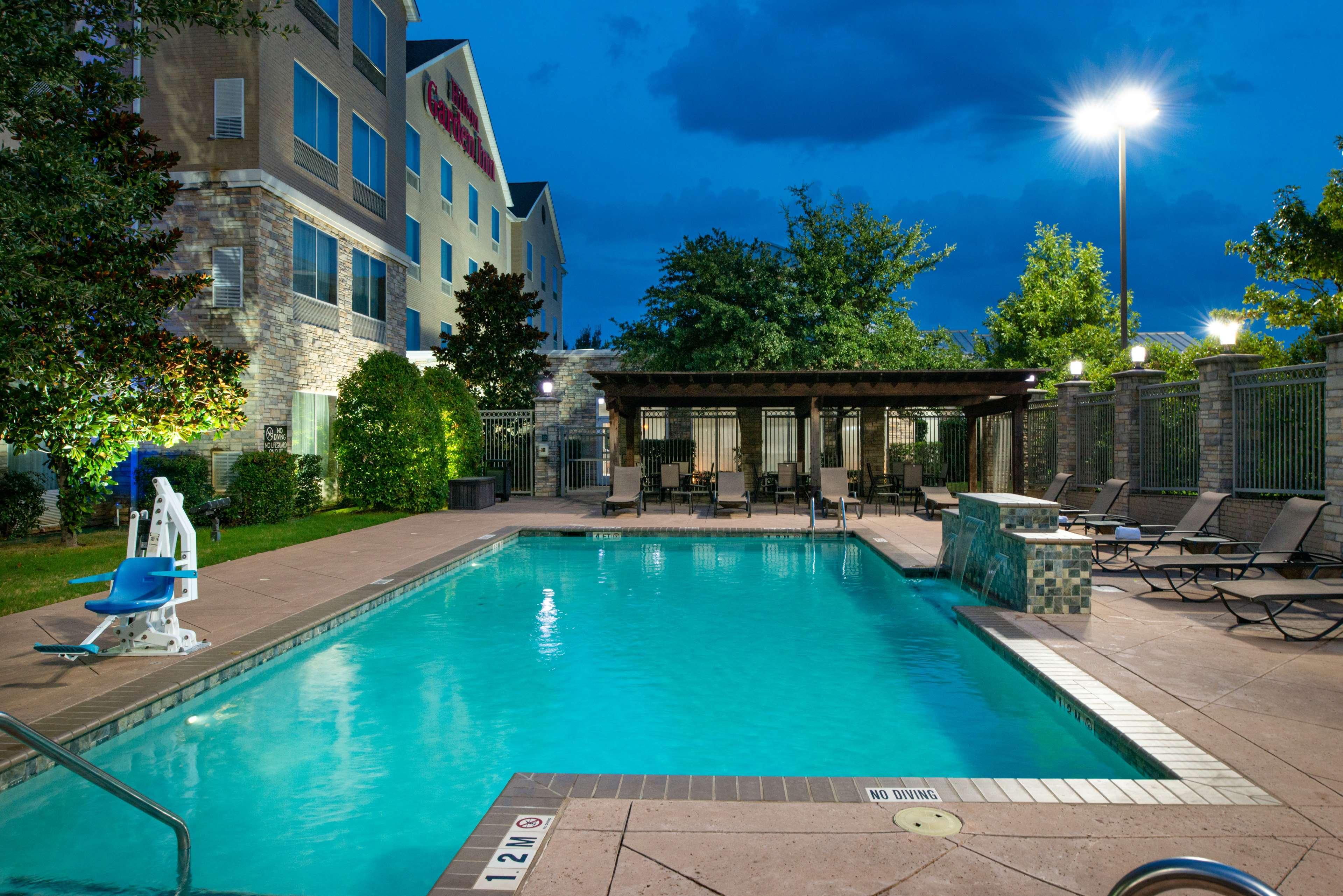 Hilton Garden Inn Denton Exterior photo
